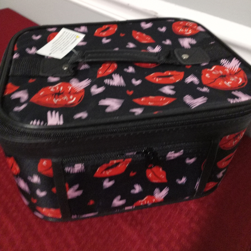 Last One! 🌸 New Cosmetics/Makeup Case/Train for Women, Lips